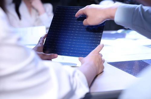 Ultime notizie aziendali su Dal PERC al TOPCon: quale pannello solare pensi sia migliore?