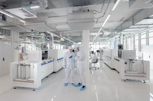 Ultime notizie aziendali su I ricercatori del Fraunhofer ISE utilizzano la stampa a schermo fine per ridurre l'argento nelle celle HJT